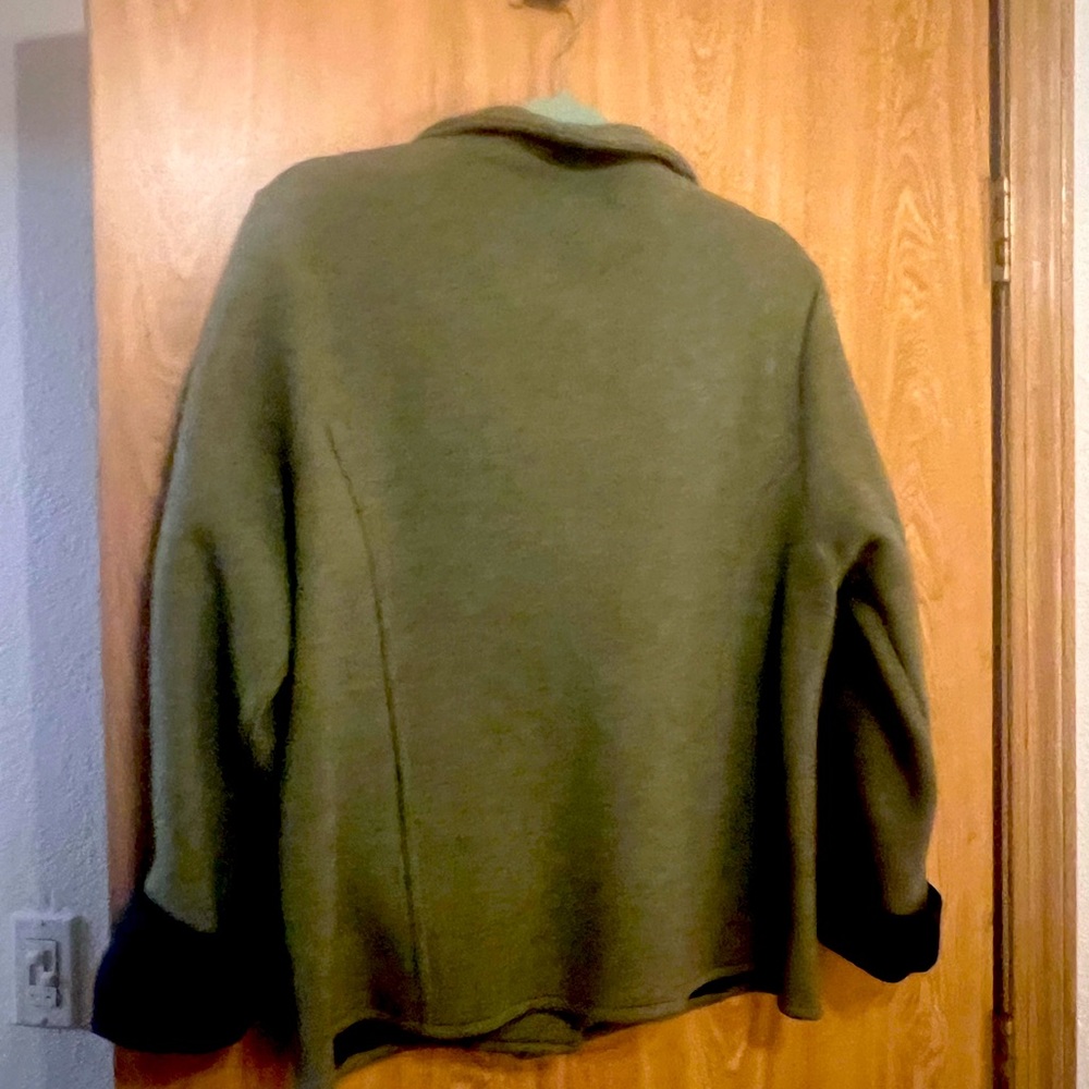 Gorgeous Wool Button jacket - Picture 2 of 5